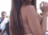 掀起裙子从后面进入图  后入式福利动态图