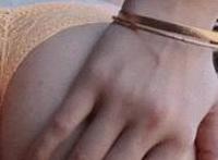 爸爸搂着女儿睡觉 美女性高潮表情图片