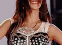 h版奥特曼动态图片：女奥特曼被怪兽虐死了