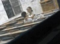 那一夜我忍不住爬上 那一夜我上姐姐的床图