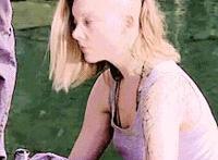 哥哥把我给睡了动态图 哥哥把我的浴袍给扯了