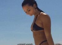 男朋友说要吃奶视频 强姧美女动态图片