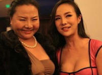 甘露露当众扯下内衣 甘露露的价格 甘露露跟他妈恶心内涵图