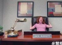 忠犬把女王做到失禁 美女与德国黑狗图片 狗狗叉美女动态图片