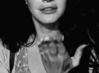 舔女人明道怎么舔图片！美女被虐吸奶图片