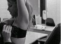 三亚吊奶是什么意思：xxoo的100种方法图片