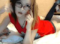 骑坐在男友腿上接吻图片：男女激烈啪啪啪动态图