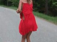 会所内特色服务很惊人：带老婆出去卖 老婆用身体还赌债