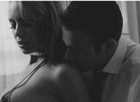 寂寞护士办公司自慰动态图：女人高潮流了很多水图