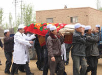 回民死人洗尸图片