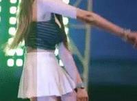 小说闺蜜湿润 闺蜜之间互相安慰gif邪恶动态图