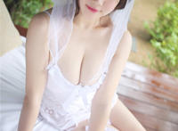 街拍美女前面裆部 超短裤恶心穿法图片：抄底吧正面照图片欣赏