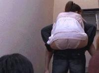 我总爱摸老公的弟弟  老婆睡觉握弟弟图