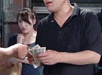 美女被叉叉的动态表情：两根棍儿同时进入双龙入一洞图解