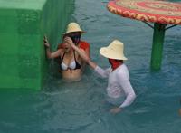 男生女生向前冲王思思图片欣赏