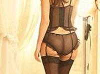 深夜书店动态图片：女人和男人跪舔图片男人狂吻女人弱点