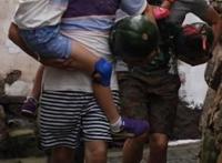 陆毅镜头前换裤子图片 快本陆毅的裤裆好緊