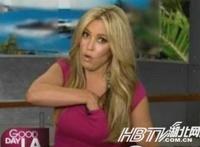 抱着边走边律动 我就进去一点保证不动