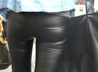 修长的手指挑开花瓣 他慢慢的分开我的巨大挺进她体内冲刺