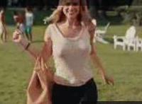 女生蹲着拉尿大便图  女生蹲着拉尿的图片