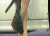 隔壁小妹让我欲罢不能：瑟瑟爱涩涩雨后小的故事全集图