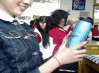 堰山河畔女人与狗邪恶动态图：女人与狗狗心事