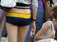  翘臀热裤漂亮美腿玉足美女