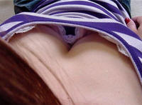 美女大领口弯腰 大领口衣服美女 夏天领口看见内衣图