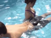 小树林里吃女朋友奶 男人吃奶奶图动态图