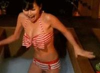 美女邪恶福利触手动态图：张素萍茅房里 张素萍茅房里全文阅读