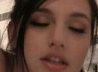 善始善终玩法的图片：床上的男女互动gif图片 