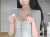 大胸之罩吧大胸女的奶被抓动态图：自取其乳吧