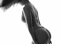 美女输了就摸一下 美女我可以摸你的胸吗：美女被男人揉胸动态图