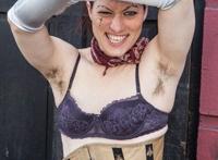 腋毛多的女人图片