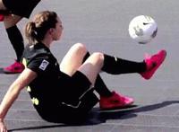 男朋友伸手摸下面 男人曰女人的动手动脚：女人被男人插图动态图