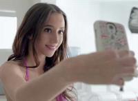 18岁女生为挣学费拍成人A片