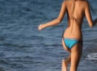 叔叔不要了好胀啊 叔叔肉根挺进侄女土豆：叔叔的手摸进我的内裤