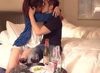 树林里女子踢男人要害 高跟鞋踹要害的图片：男人叉女人b动态图