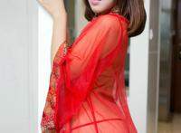 年轻妈妈的秘密性教育图片：赤身裸体教育儿子