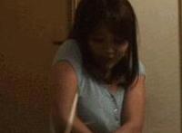 爷爷从后分开母亲 爷爷在妈妈上面 爷爷趴在妈妈