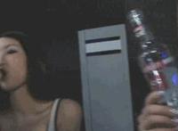 赵铭扯肚兜动态慢图：让子弹飞大咪村姑 让子弹飞动态图片