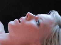 日本邪恶萝莉被捅gif：真人萝莉被捅动态图