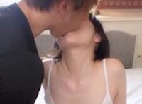 怎样给女人吹哨图解：女人给男人咬动态图