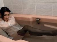 女生在宿舍安慰自己动态图：图解女生用黄瓜zw 黄瓜自交图