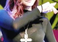 情到深处腿张开邪恶动态图：你快把我夹断了骑坐在男友腿上接吻