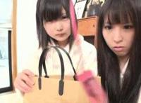 女人两腿中间是什么呢 有沟的初中妹子邪恶动态图