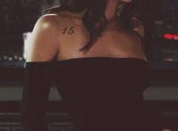 用b喷啤酒女主角 用b开啤酒瓶视频直播 ktv酒瓶门邪恶动态图欣赏