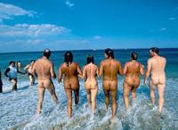 最开放的男女集体裸泳 最开放的天体度假村 天体浴场自然之美18体