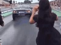 美女养狗的真实目的图解 养狗的女人不能娶 美女养狗的秘密内涵gif图