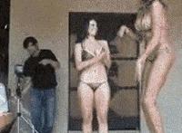 美女养狗竟然为了 美女养狗私人视频 美女土豪养狗图片